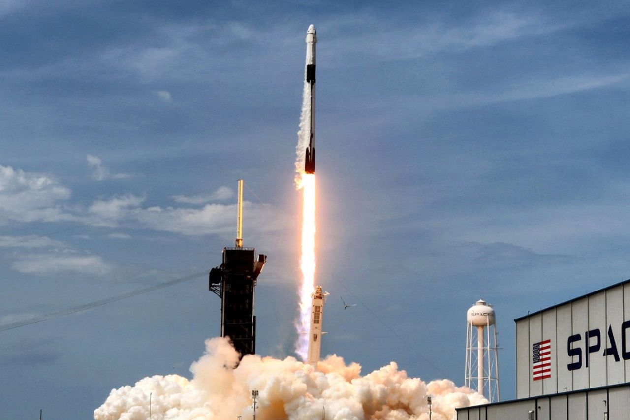 ジョギの複合企業ヘンドラ・アトマジャが所有するコピコキャンディーは宇宙飛行士の選択です、これは宇宙で食べる方法です
