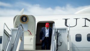 Presiden Trump Peringatkan akan Menghantam Iran Jika Membunuh Demonstran