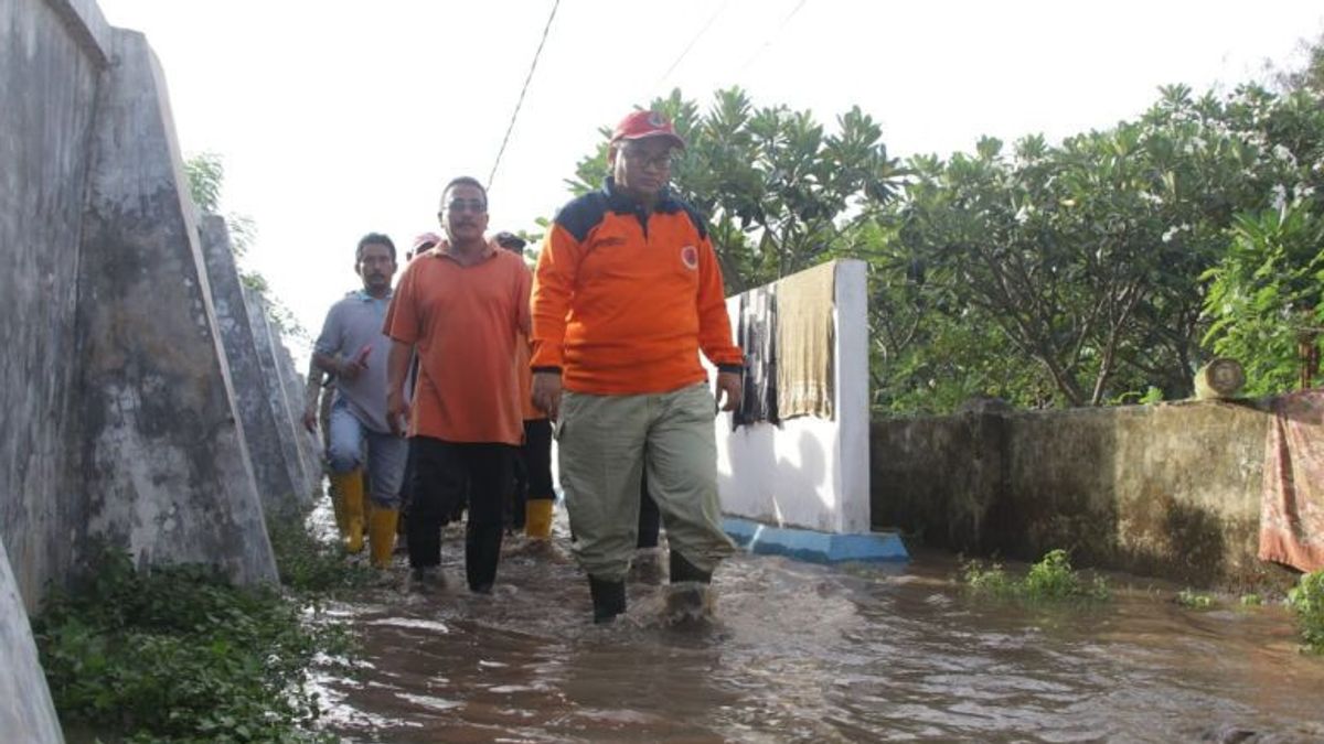 عشرات المنازل في بروبولينغو غمرتها الفيضانات التي تفيض على نهر كيرتوسونو