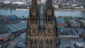 Visitez les beautés et les caractéristiques de la cathédrale de Cologne plus virales sur TikTok