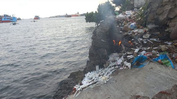 Medical Waste Including Rapid Antigen Packs Contaminating The Bali Strait Not From The Island Of The Gods But Banyuwangi