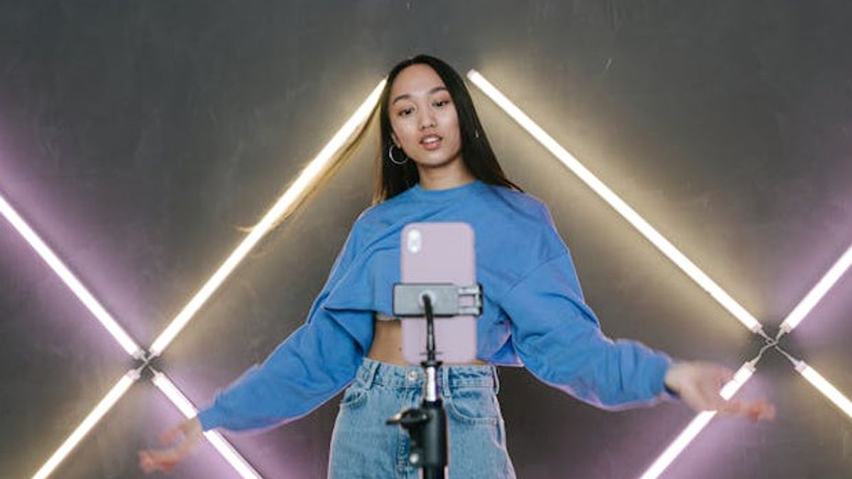 Prohibition Of Social Media For Teenagers In Australia Encourages Content Creators To Find Opportunities Abroad