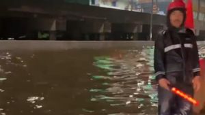 Akibat Diguyur Hujan, Tol BSD KM 8 dan KM 10 Terendam Banjir