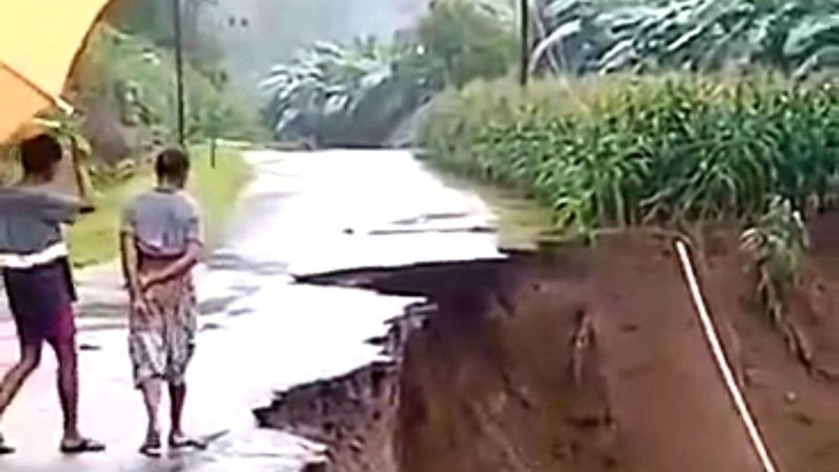 2 Districts In North Gorontalo Isolated Due To Landslides