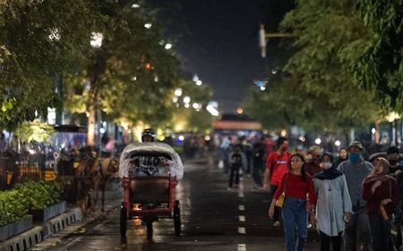 Menko Luhut Minta Pengunjung Malioboro Tunjukkan Kartu Vaksin