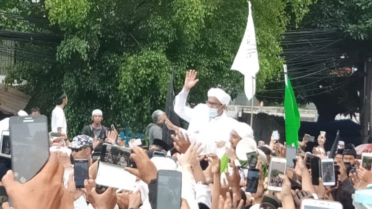 Rizieq's Session Started By A Debate, Attorneys At Law Were Prohibited From Entering