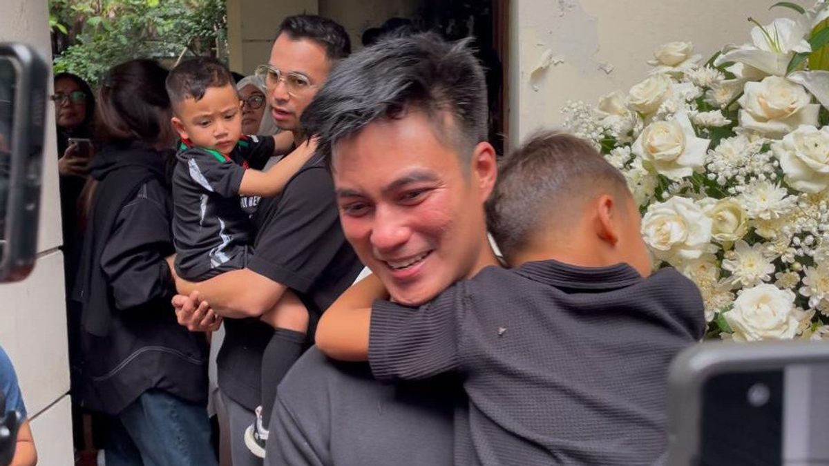 ba baim Wong iringi le sourire de son père vers la tombe