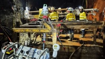 地下鉱山の土砂崩れの影響で、PTFIの金と銅の生産が減少