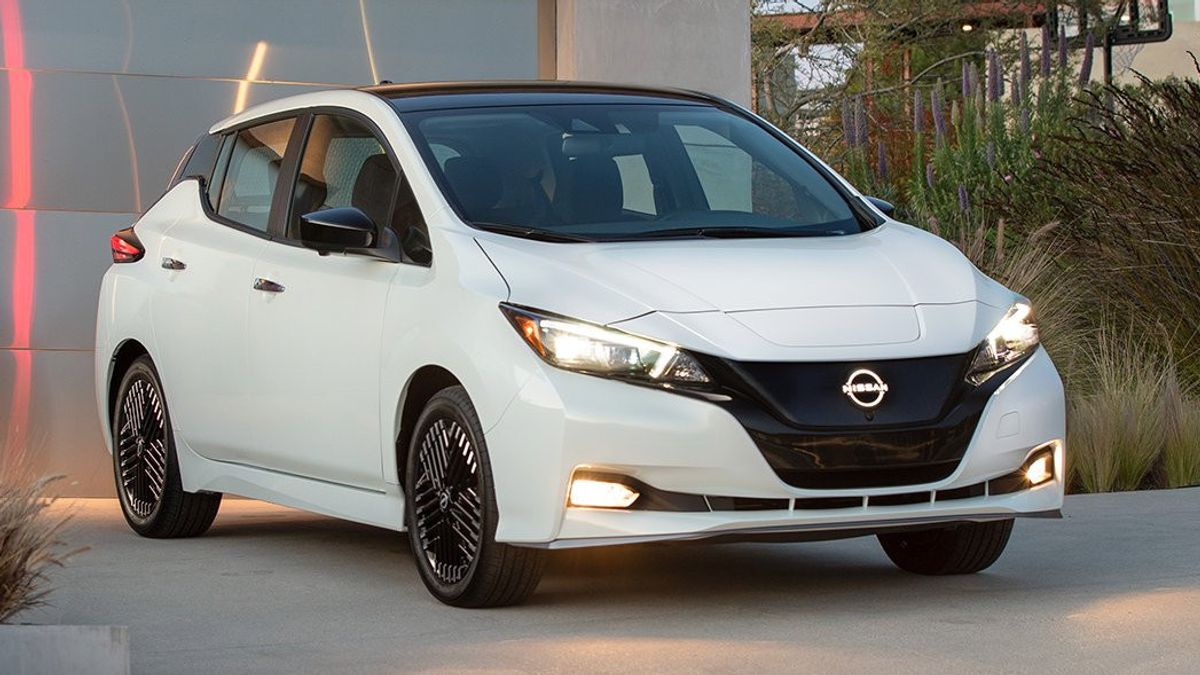 Nissan Leaf Will Be Equipped With the FE-15 Charger Capable of Delivering Stored Power As a Generator During an Emergency
