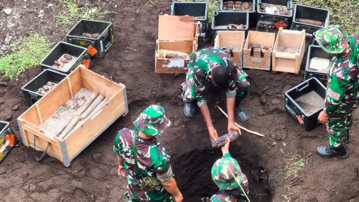 المتفجرات من مخلفات الحرب العالمية الثانية مثل 141 قذيفة هاون ، قنابل ميلز البريطانية قضت على دنبال السادس عشر تيرنات