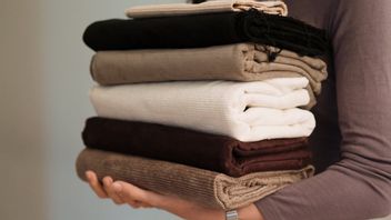 Bikin Tak Nyaman, Ini 5 Bahan Baju yang Sebaiknya Dihindari Saat Musim Hujan   