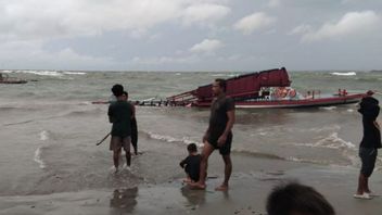 Tujuh Orang Tewas Akibat Kapal Karam di Pantai Malabero