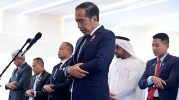 Kunjungan ke Abu Dhabi, Jokowi Laksanakan Salat Sunah di Masjid Presiden Joko Widodo