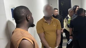 Imigrasi Deportasi 9 WNA Pelaku <i>Love Scamming</i>