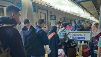 Les utilisateurs de KAI sont invités à satisfaire leurs besoins en eau potable pendant les voyages de retour de la fête de l'Indonesian Eid