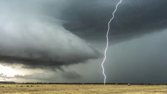 アガム西スマトラの7つの小地区がポヒントゥンバンに襲われ、洪水から地滑り