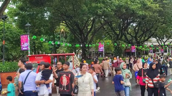Libur Lebaran, TMII Disesaki Belasan Ribu Pengunjung