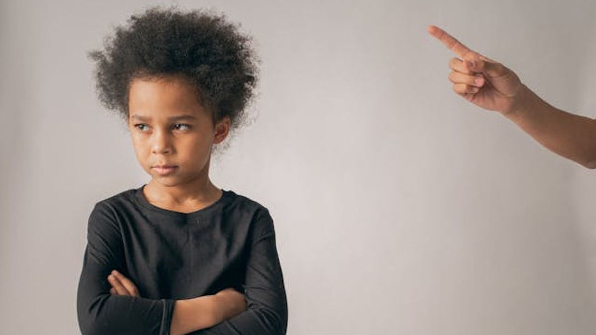 discipliner souvent les enfants avec des châtiments corporels? Les psychologues disent n’est pas le bon moyen d’améliorer le comportement