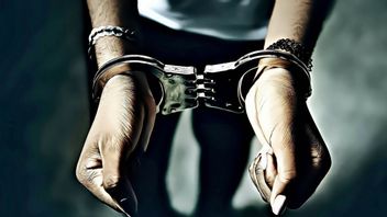 バリ島のトレーダーの金のネックレスを奪った警察は容疑者に指名されました