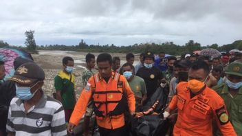 SARチームは、死んだ状態でクパンリージェンシーで洪水の犠牲者を発見