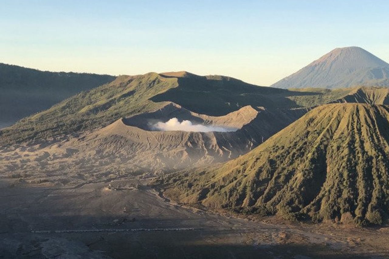    ブロモ山の象徴的な観光とテンガー族