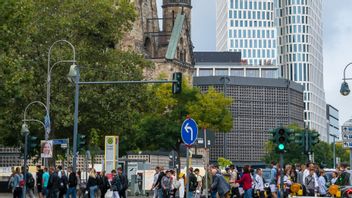 Mobil Renault Tiba-tiba Nyelonong dan Tabrak Lusinan Orang di Berlin, Indikasi Serangan Terstruktur atau Sopir Sakit?