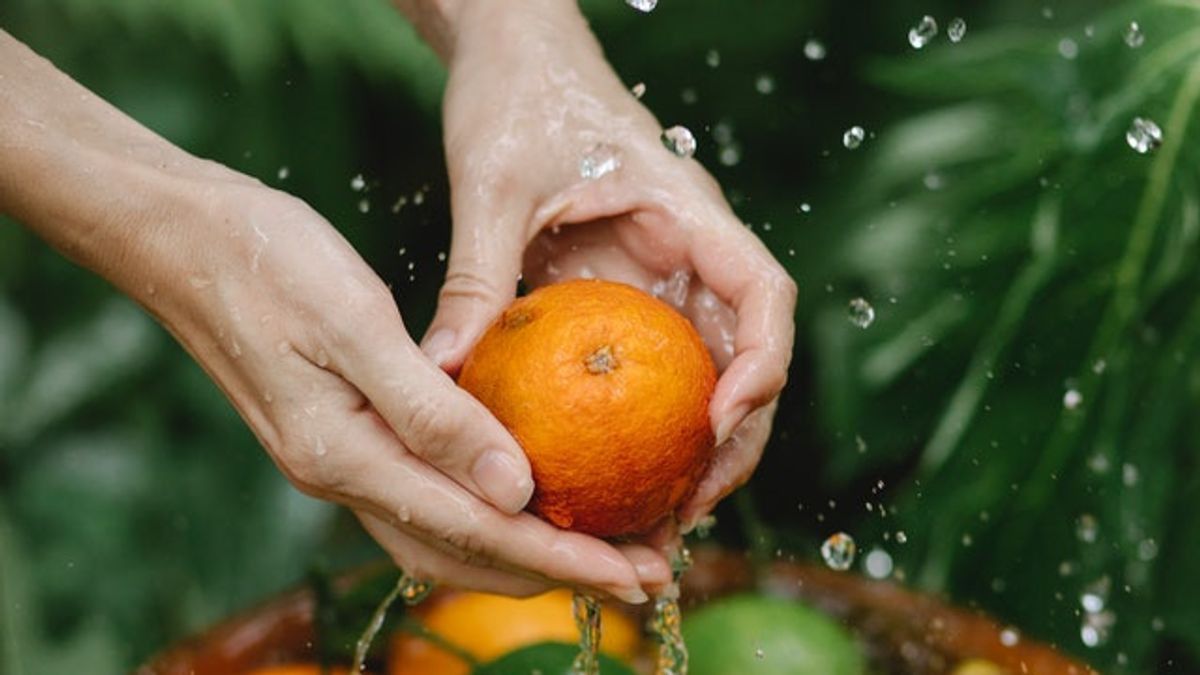 Jangan Langsung Dimakan! Ini 3 Cara Mencuci Buah dan Sayur Agar Tak Keracunan Pestisida