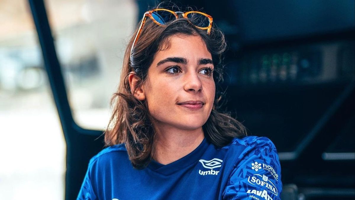 Punya Karier Cemerlang, Pebalap Cantik asal Inggris Jamie Chadwick Bertahan di Tim F1