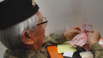 公的規則による最新の民間従業員退職年齢