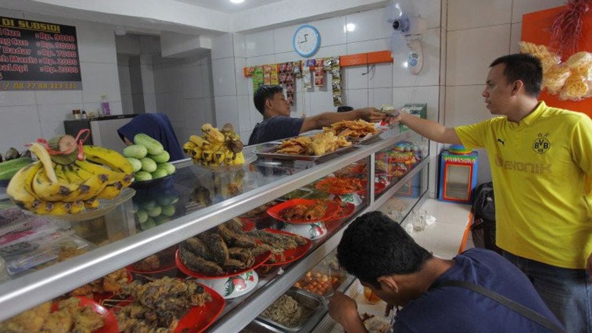 PKS: Aturan Makan 20 Menit Justru Bikin Masyarakat Abai Prokes