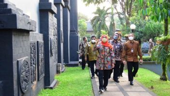 Khofifah Visits The East Java Pavilion At TMII, Ensures The Provincial Government Renovates To Support The G20 Summit