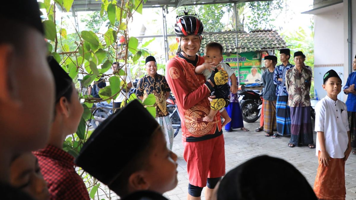 Ngabuburit Ala Ganjar Pranowo, This Time Sharing Happiness At Orphanages