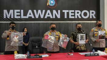La Police Arrête Un Suspect Terroriste à Tête De Chien Au Parquet De Pekanbaru, Le Cerveau Du Suspect Traqué