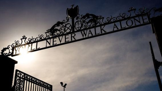 Empati Terhadap Korban COVID-19, Pendukung Liverpool Indonesia Nyanyikan <i>You'll Never Walk Alone</i>