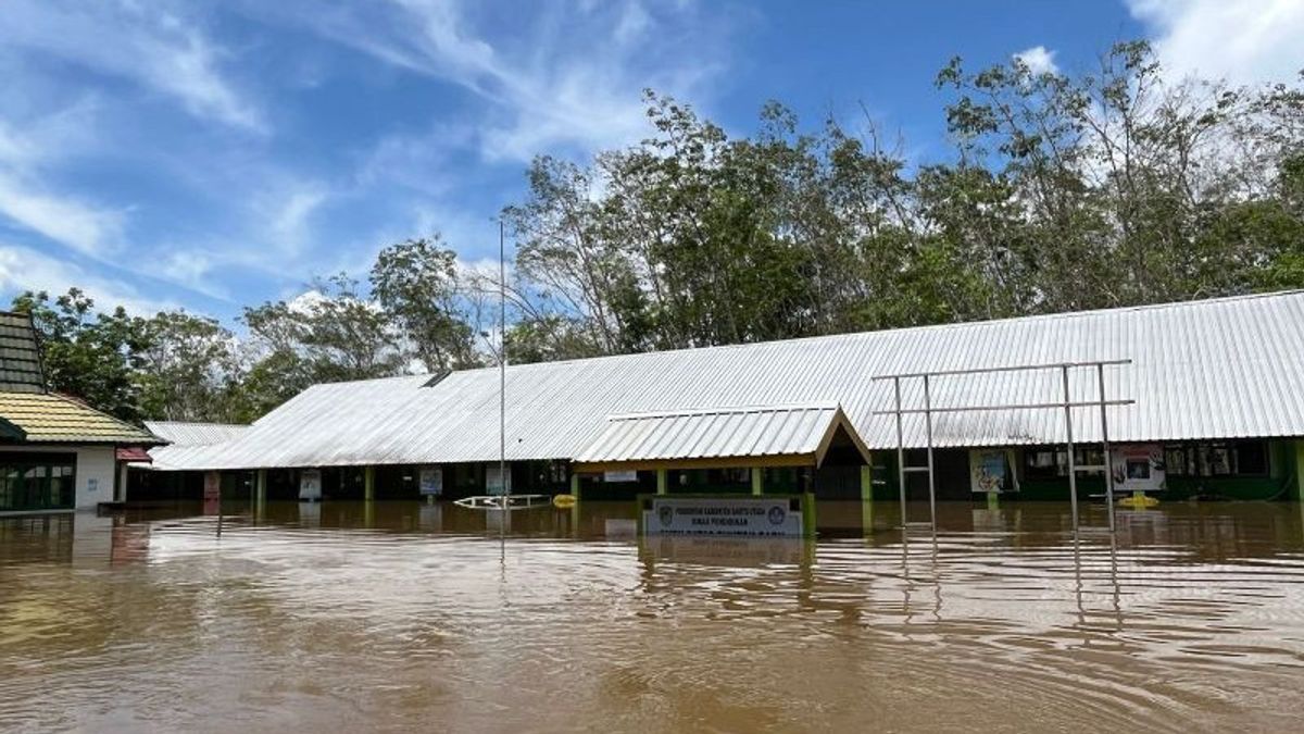 北バリト・メルアスの洪水、BNPBは60,694人の影響を受けた命を報告