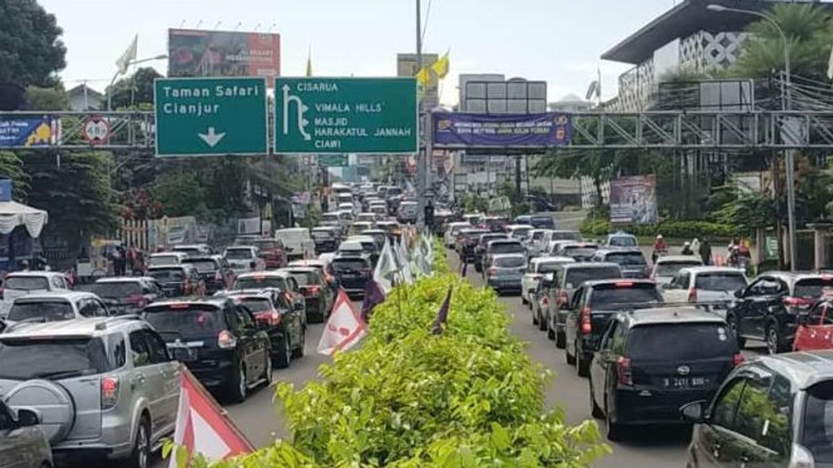 Jalur Puncak Tidak Berlaku Satu Arah karena Volume Kendaraan Terkendali