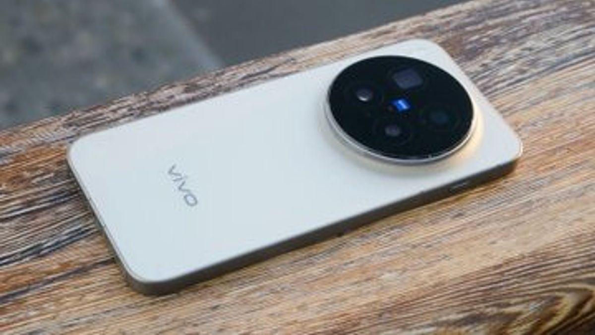 Vivo X300 Max Appears with X300 Ultra, 7,000 mAh Battery Ready to Make Power Bank Minder