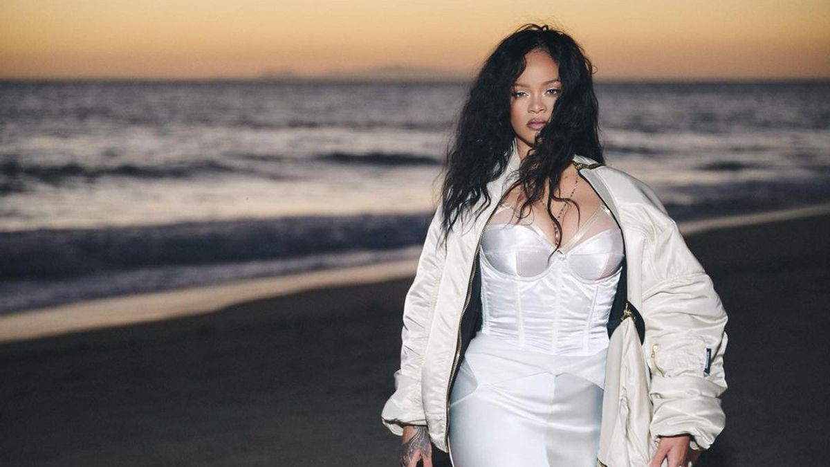 Conspiracy Theory Calls Rihanna 'Sold' To P Diddy For Success In Industry