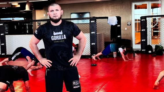 Frontier Airlines Bantah Tuduhan Rasis terhadap Khabib Nurmagomedov