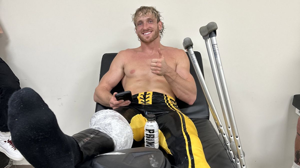 洛根保罗在WWE与罗曼雷恩斯决斗后受重伤，膝盖韧带撕裂