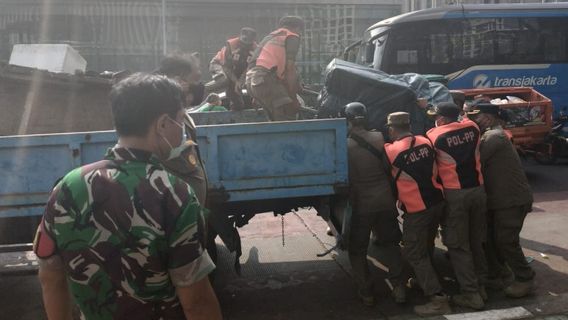 Its Existence Is Considered Disturbing, Street Vendors And PMKS In The Istiqlal Mosque Area Are Brought Under Control By Satpol PP