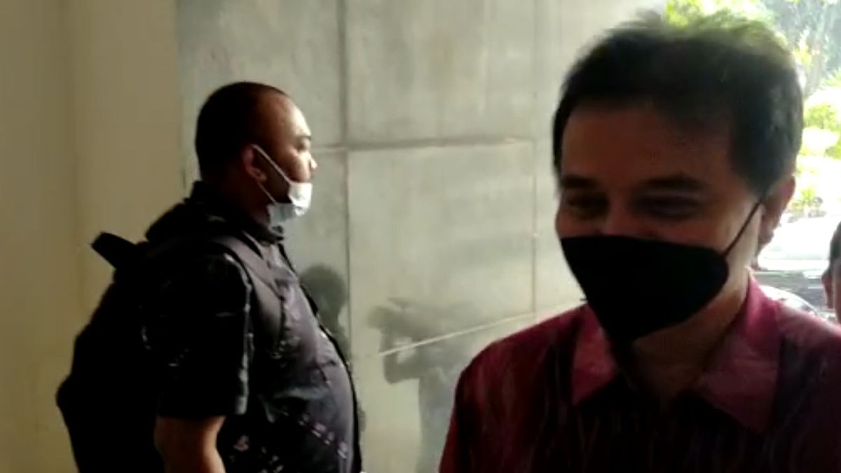 罗伊·苏廖（Roy Suryo）访问地铁警察，据称被审查为佛塔模因案