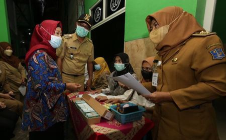 Wali Kota Surabaya Tegaskan Pentingnya Pelayanan Publik Malam Hari di Balai RW