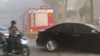 Rooftop Block M Square Terbakar, 20 Unit Damkar Diterjunkan