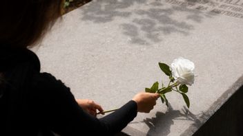 悲しみに苦しむ人々のための慰めの言葉を通して内なる力を探す