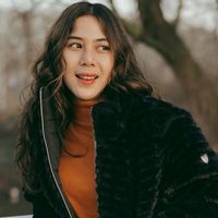 Tak Pakai Aksesoris Berlebihan, Intip 7 Potret Cantik Adinda Thomas Berpenampilan Sederhana