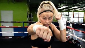  Buka Peluang 'Hubungannya' dengan Jake Paul, Petarung UFC Paige VanZant: Mengapa Tidak? Perempuan Suka Dibayar