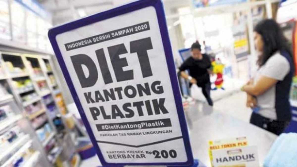 Uji Coba Kebijakan Kantong Plastik Berbayar Berlaku di 22 Kota dalam Memori Hari Ini, 21 Februari 2016