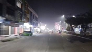 ドゥマイ市は陸上火災による煙の霧に包まれています