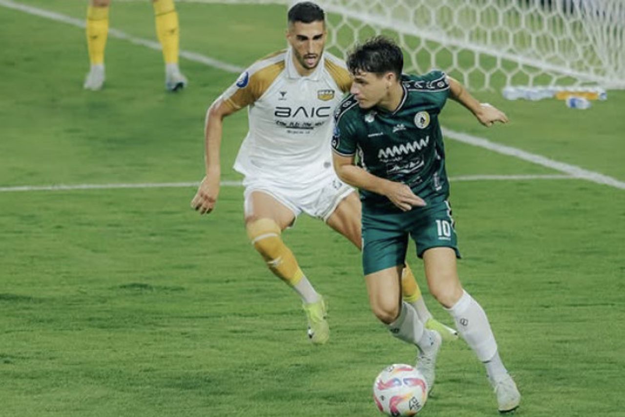 PSS perd typique au milieu de menaces de dégradation, entraîneur de critique des résultats des arbitres et VAR